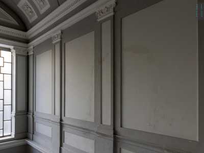 ...impreziosite da lesene e colonne con capitelli corinzi, che scandiscono in diverse cornici l�intero ambiente...